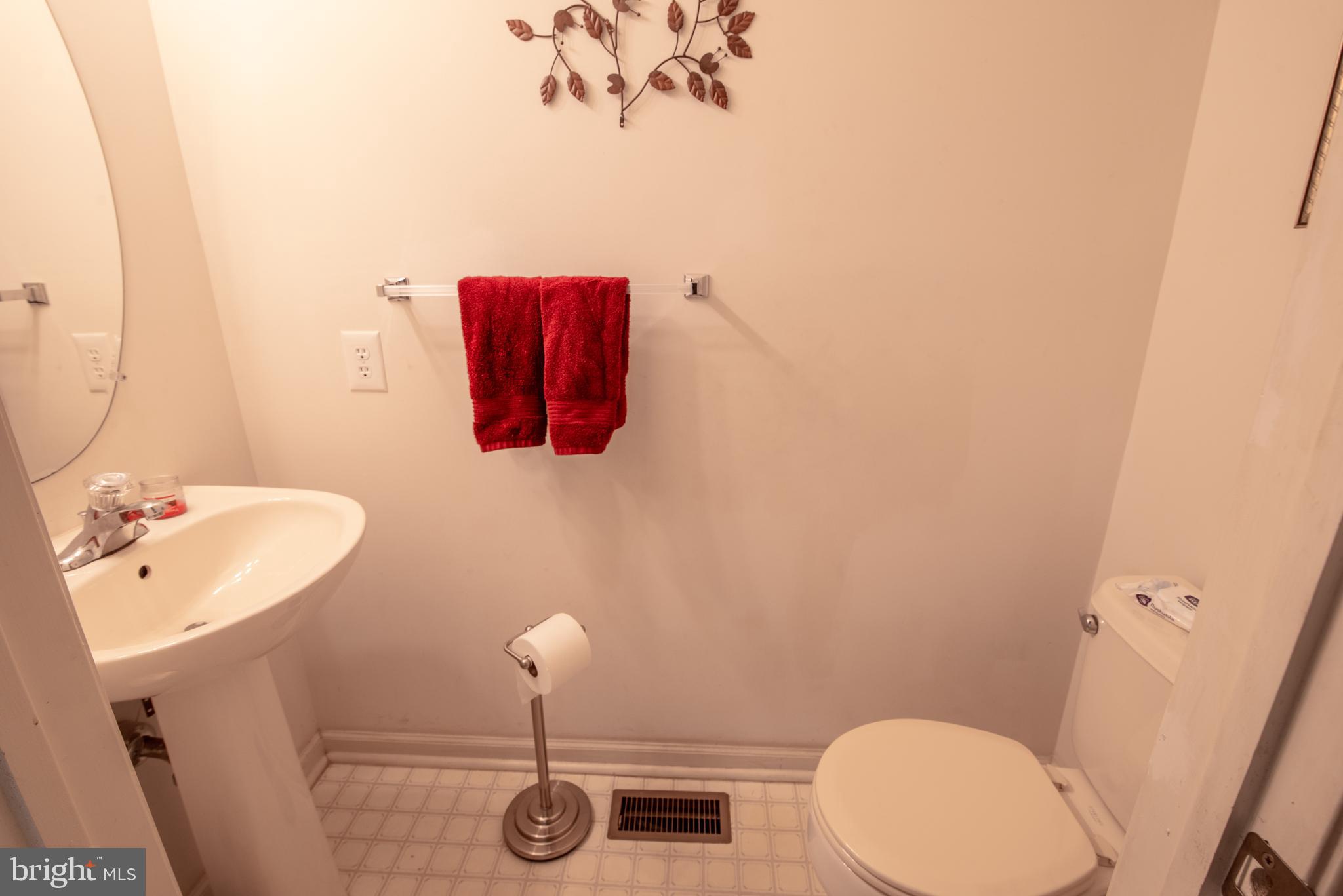 286 Lea Court Mickleton, NJ 08056 - Photo 17 of 30 Powder Room