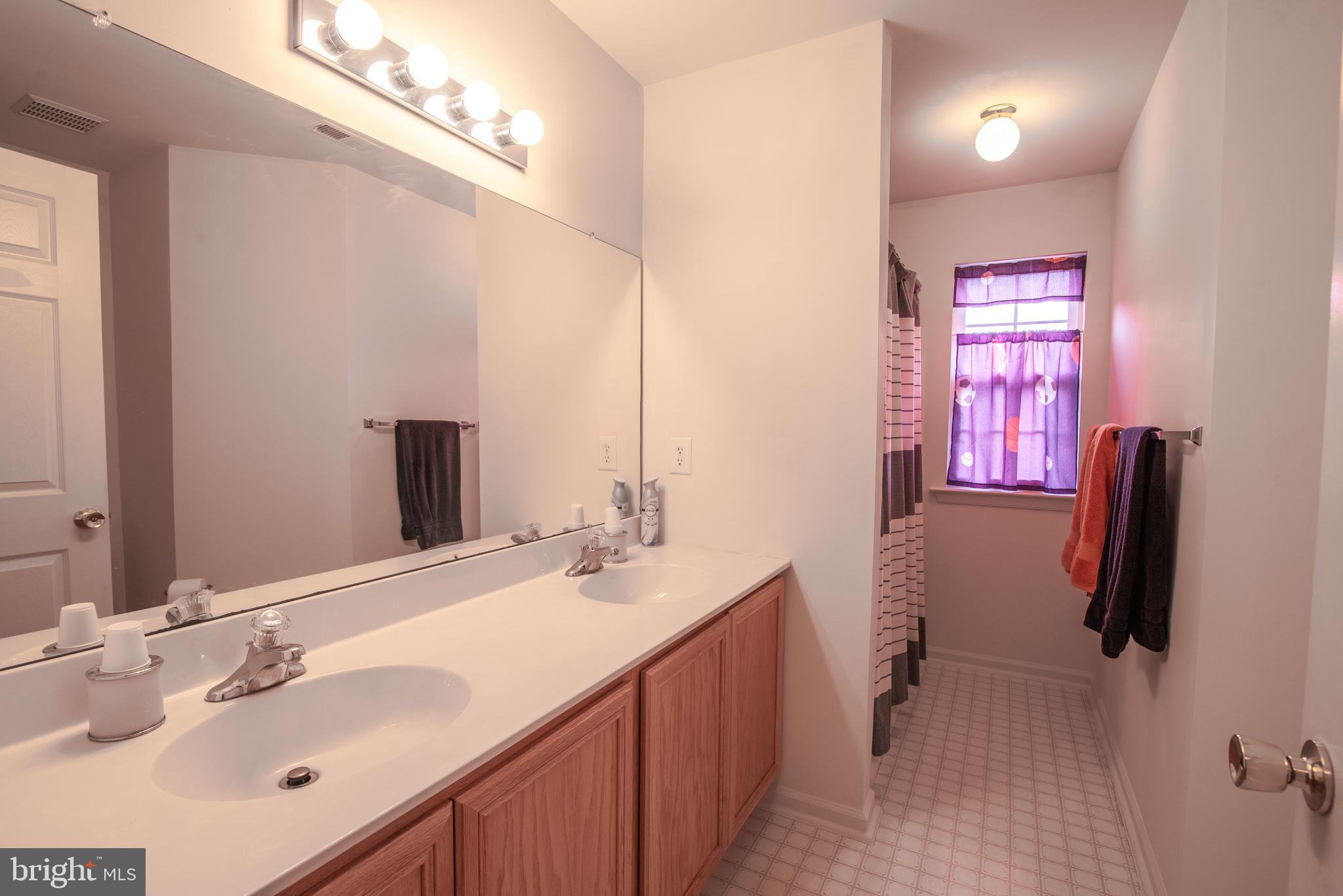 286 Lea Court Mickleton, NJ 08056 - Photo 22 of 30 Upstairs Full Bath
