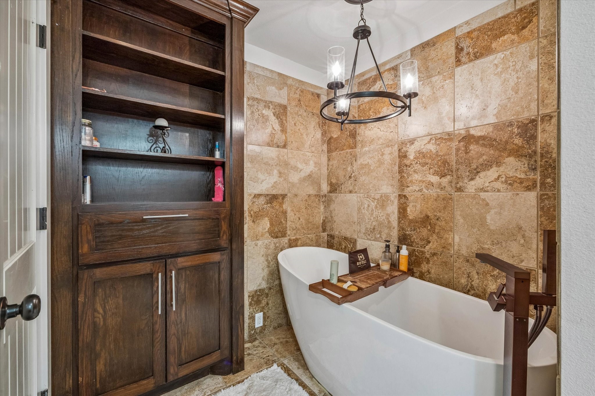 3515 County Road 36 Angleton, TX 77515 - Photo 25 of 50 a bathroom with a tub and shower