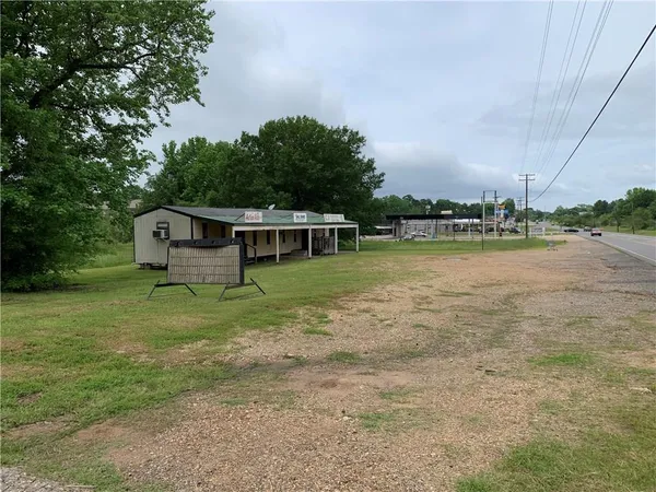 $125,000 | 947 South Pine Street, Vivian, LA 71082