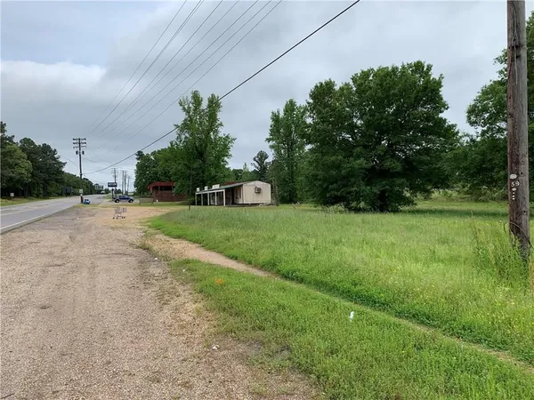$125,000 | 947 South Pine Street, Vivian, LA 71082