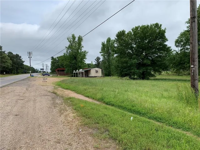 $125,000 | 947 South Pine Street, Vivian, LA 71082