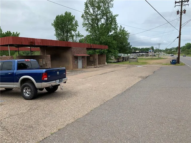 $125,000 | 947 South Pine Street, Vivian, LA 71082