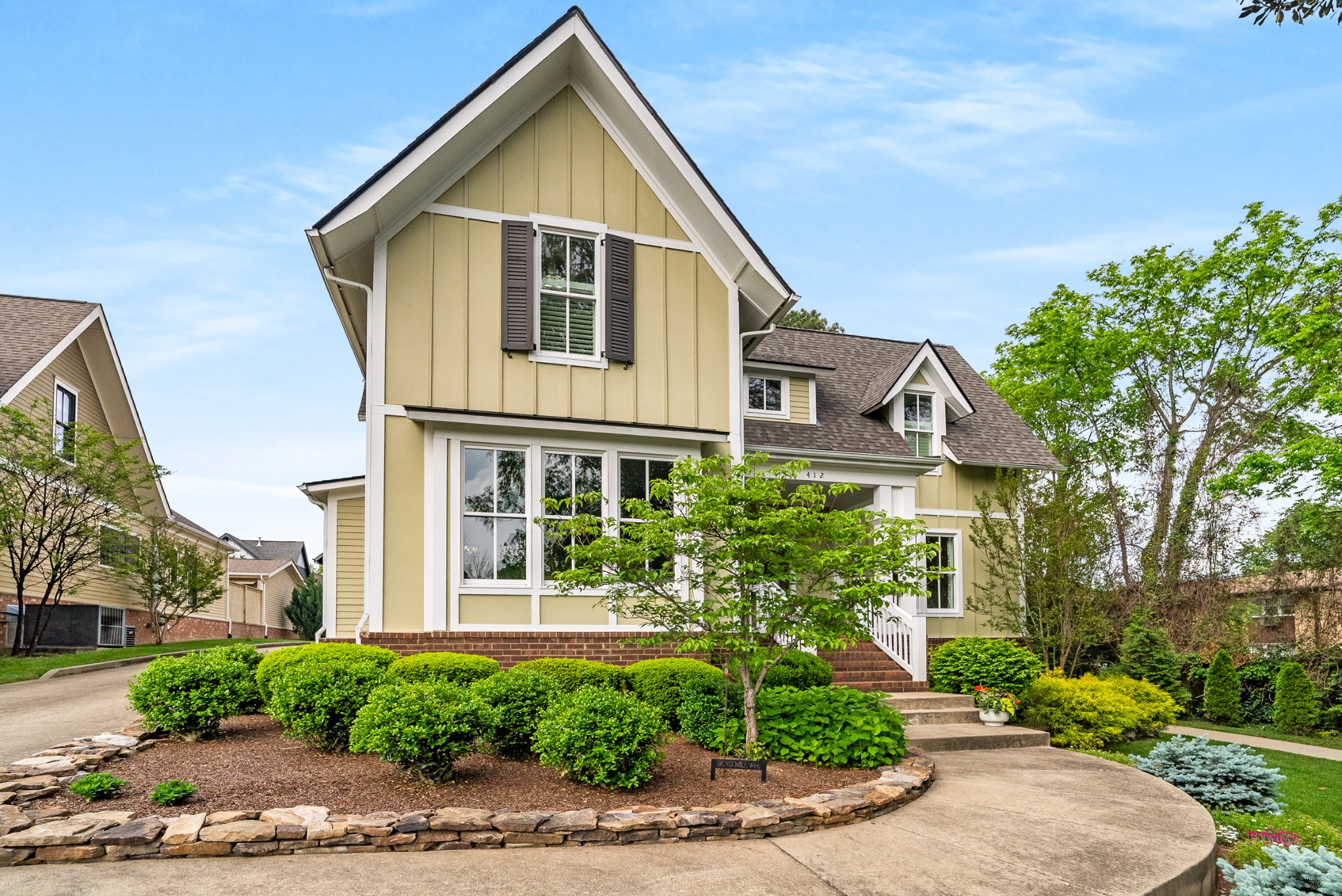 412 Boyd Mill Avenue Franklin, TN 37064 - Photo 4 of 53 a view of a yard in front of house
