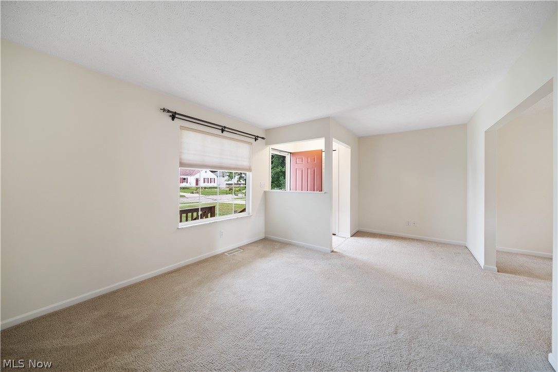 1671 Roselawn Road Cleveland, OH 44124 - Photo 8 of 31 Gallery Image 8