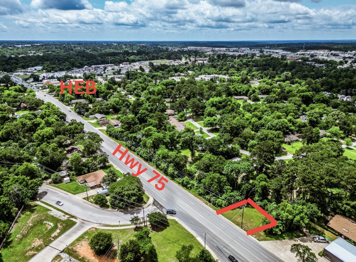 203 State Highway 75 North - View 2