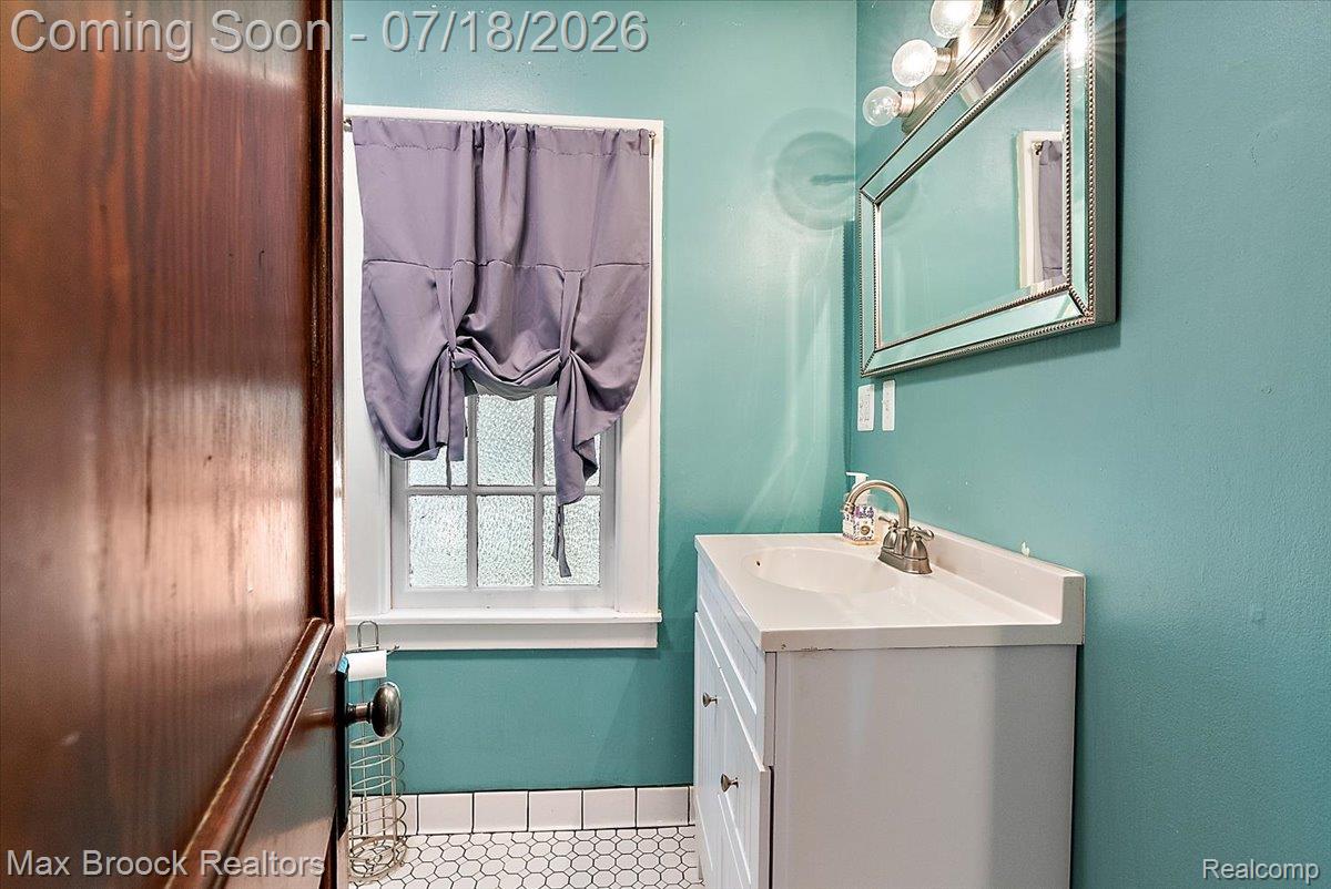 294 Lincoln Road Grosse Pointe, MI 48230 - Photo 57 of 84 Carriage House Full Bathroom