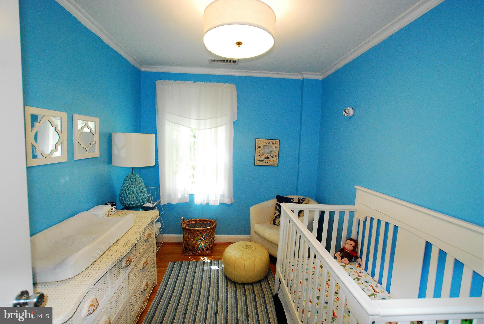 195 Stanmore Road Baltimore, MD 21212 - Photo 16 of 22 a balcony with chairs