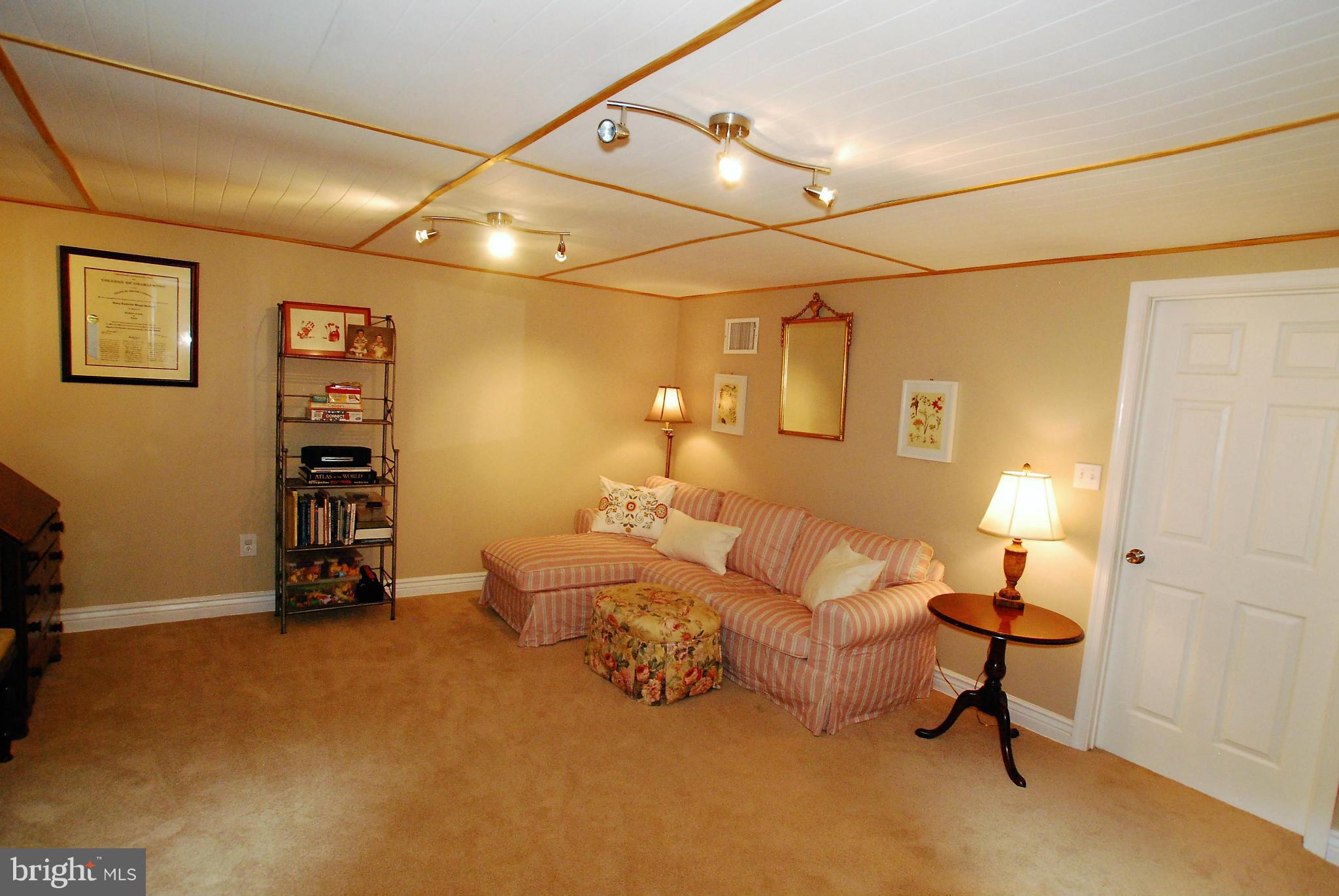 195 Stanmore Road Baltimore, MD 21212 - Photo 18 of 22 a bedroom with a bed and a chair