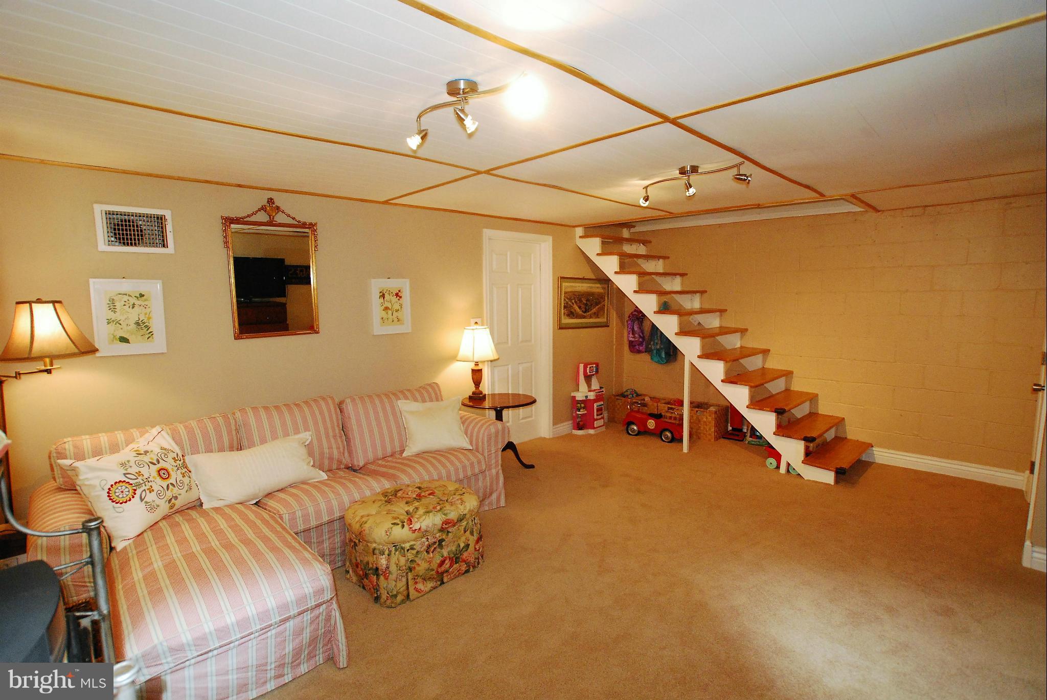 195 Stanmore Road Baltimore, MD 21212 - Photo 19 of 22 a living room with lots of furniture and a wooden floor