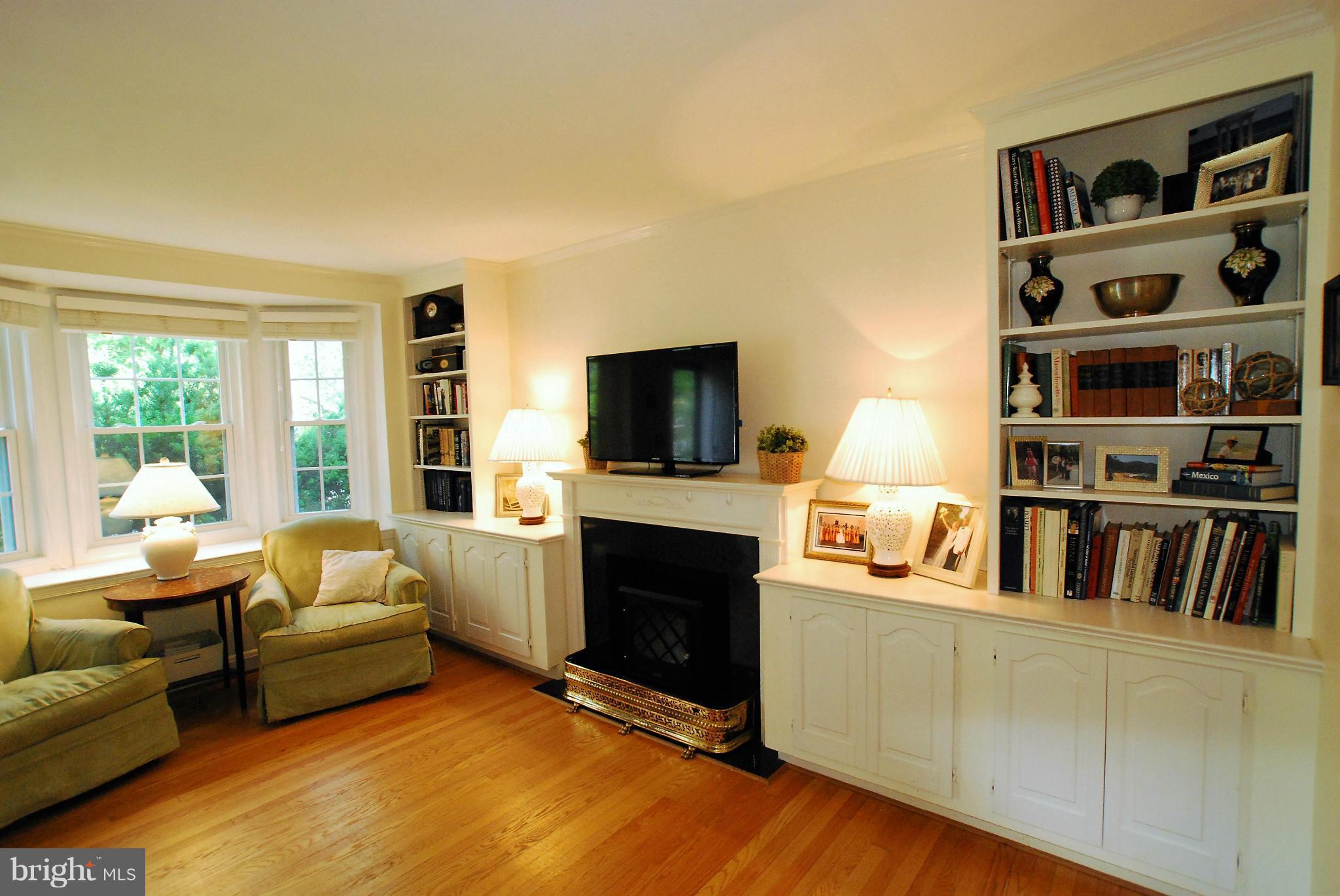 195 Stanmore Road Baltimore, MD 21212 - Photo 6 of 22 a living room with furniture and a flat screen tv