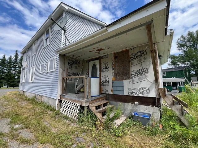 $36,900 | 123 Fulton Street, Van Buren, ME 04785