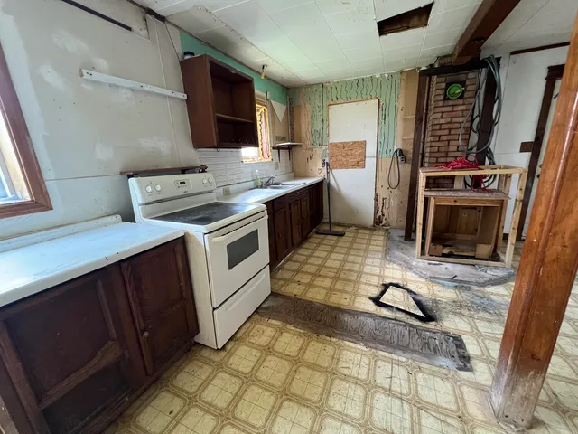 $36,900 | 123 Fulton Street, Van Buren, ME 04785