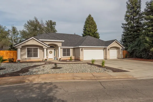 $659,900 | 2704 Western Oak Drive, Redding, CA 96002