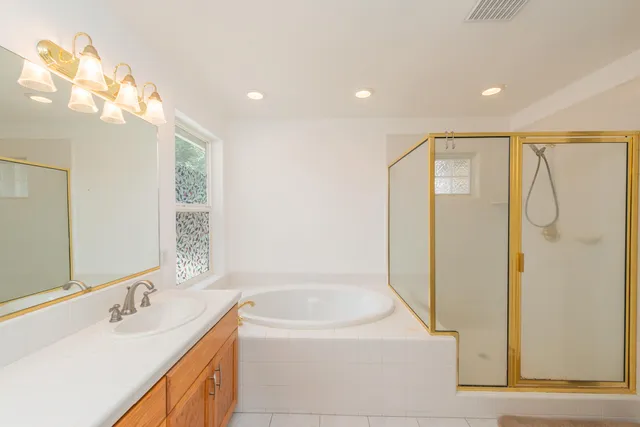 $659,900 | 2704 Western Oak Drive, Redding, CA 96002