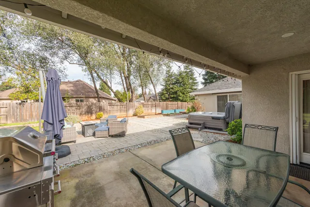 $659,900 | 2704 Western Oak Drive, Redding, CA 96002