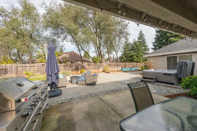 $659,900 | 2704 Western Oak Drive, Redding, CA 96002