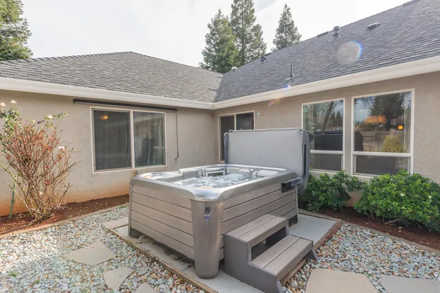$659,900 | 2704 Western Oak Drive, Redding, CA 96002