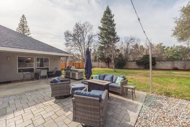 $659,900 | 2704 Western Oak Drive, Redding, CA 96002