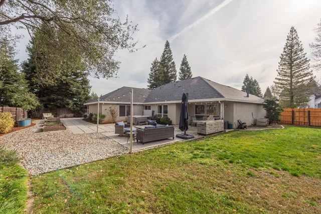 $659,900 | 2704 Western Oak Drive, Redding, CA 96002