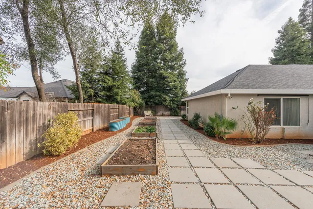 $659,900 | 2704 Western Oak Drive, Redding, CA 96002