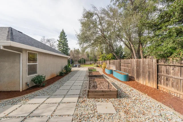$659,900 | 2704 Western Oak Drive, Redding, CA 96002
