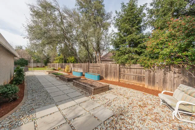 $659,900 | 2704 Western Oak Drive, Redding, CA 96002