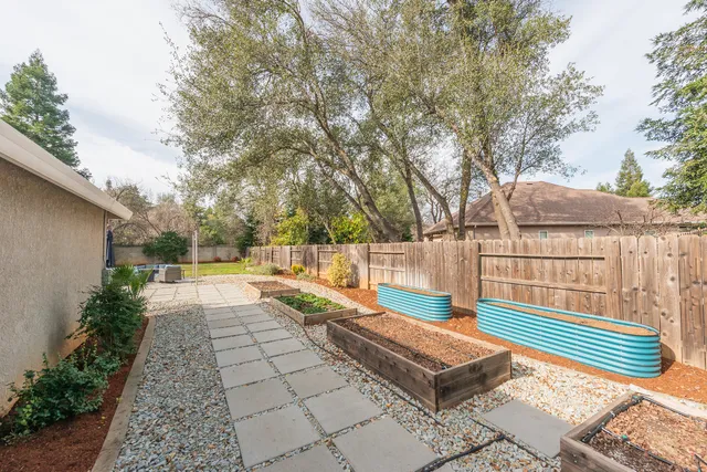 $659,900 | 2704 Western Oak Drive, Redding, CA 96002