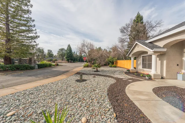 $659,900 | 2704 Western Oak Drive, Redding, CA 96002