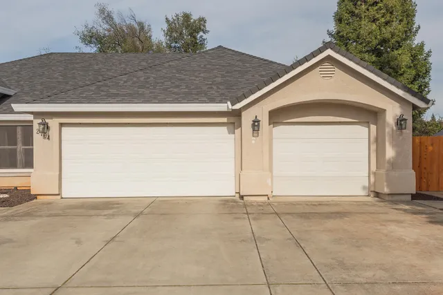 $659,900 | 2704 Western Oak Drive, Redding, CA 96002