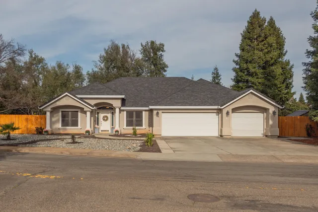 $659,900 | 2704 Western Oak Drive, Redding, CA 96002