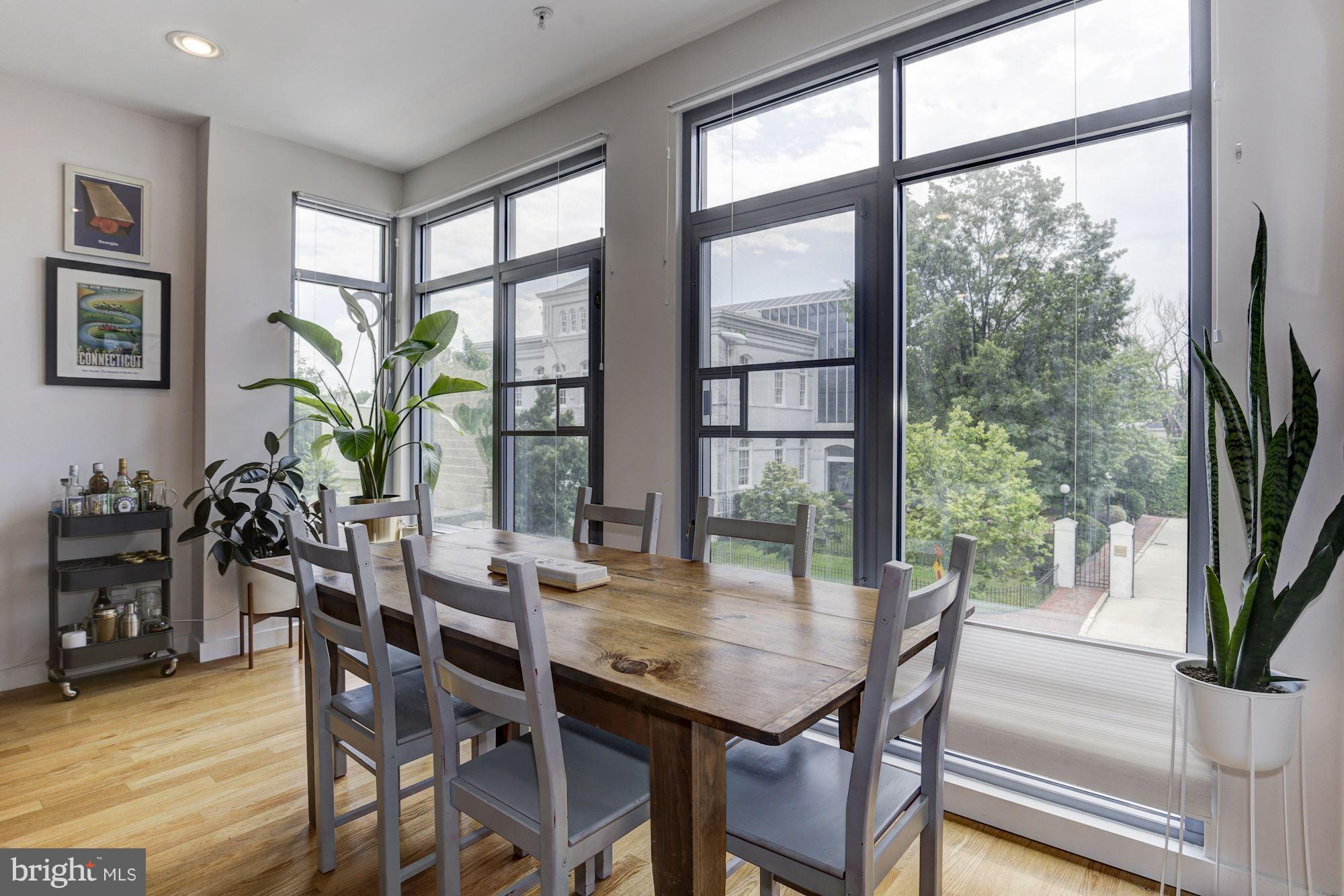 435 R Street Northwest, Unit 201 Washington, DC 20001 - Photo 3 of 7 Sun-Drenched Dining Room