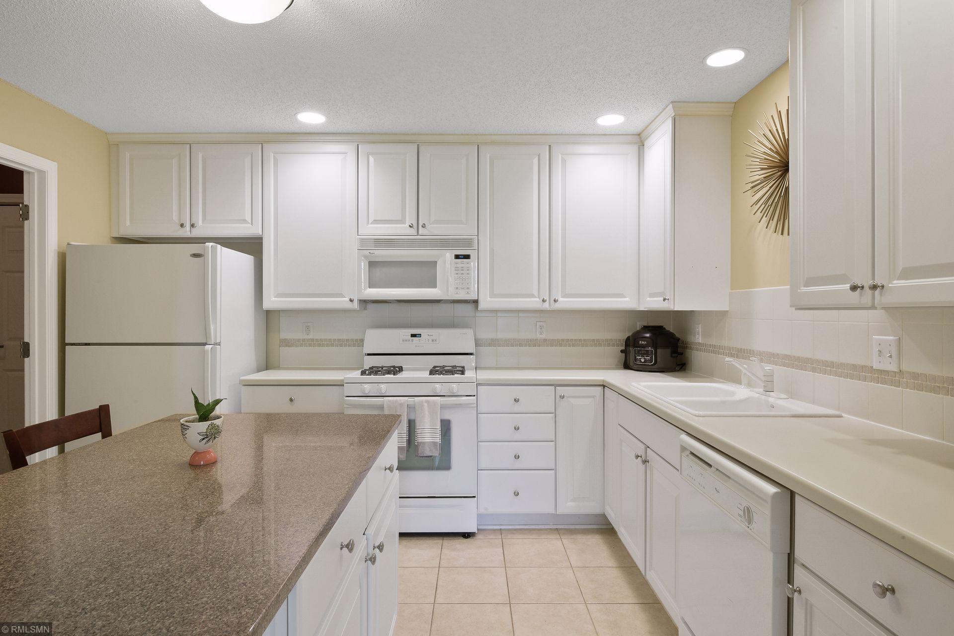 7930 Golden Valley Road, Unit 10 Golden Valley, MN 55427 - Photo 11 of 28 Gallery Image 11