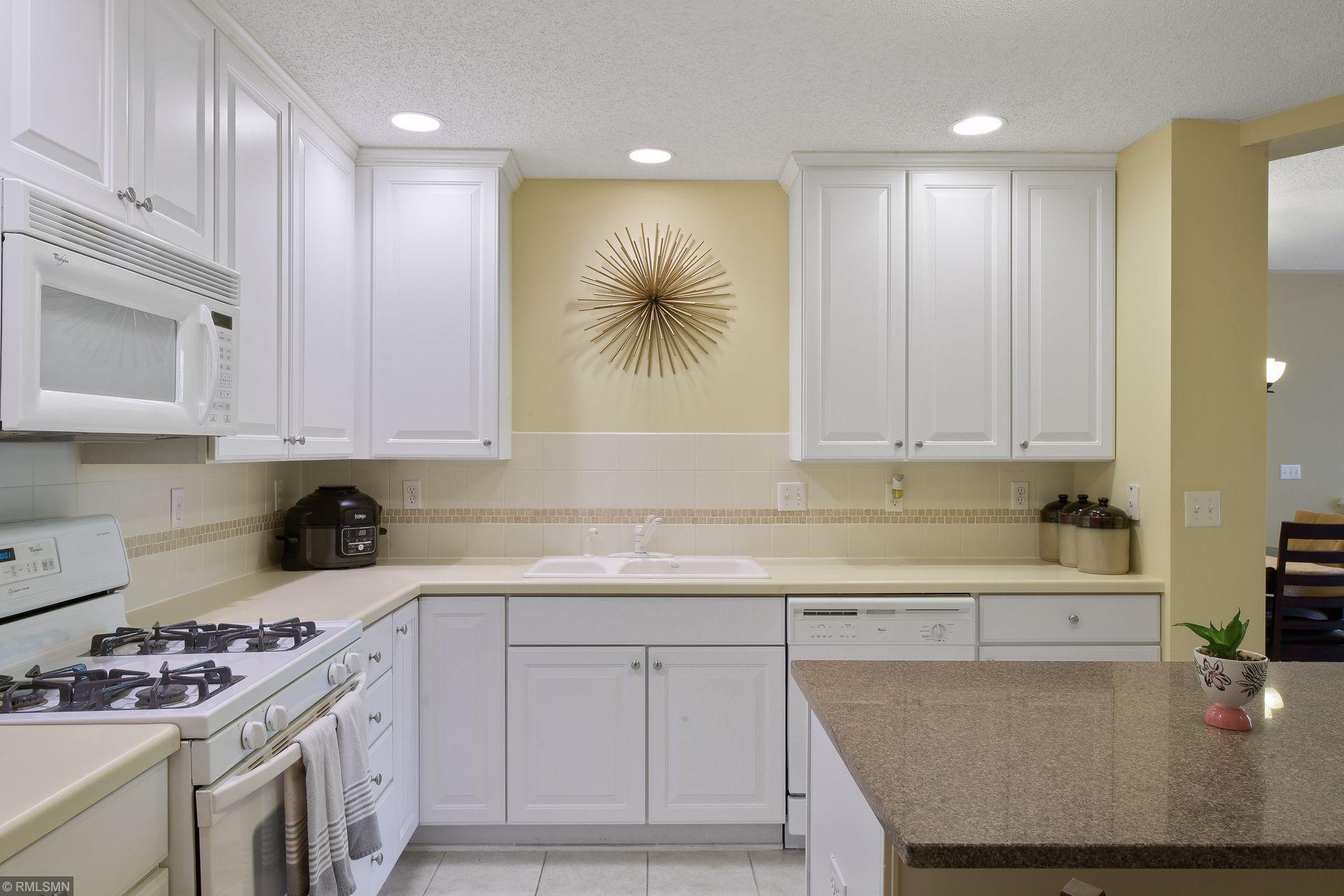 7930 Golden Valley Road, Unit 10 Golden Valley, MN 55427 - Photo 13 of 28 Gallery Image 13
