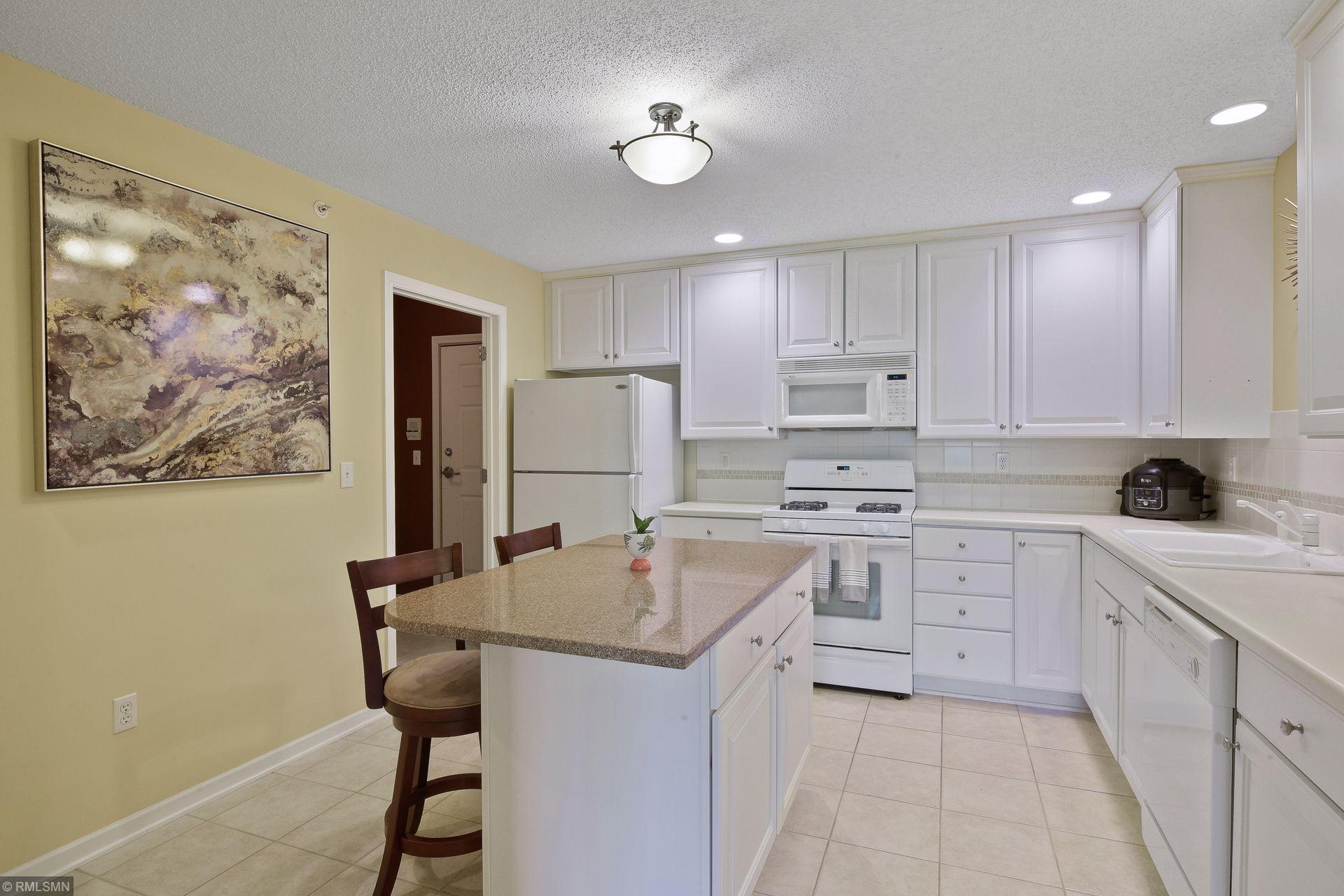 7930 Golden Valley Road, Unit 10 Golden Valley, MN 55427 - Photo 10 of 28 Gallery Image 10