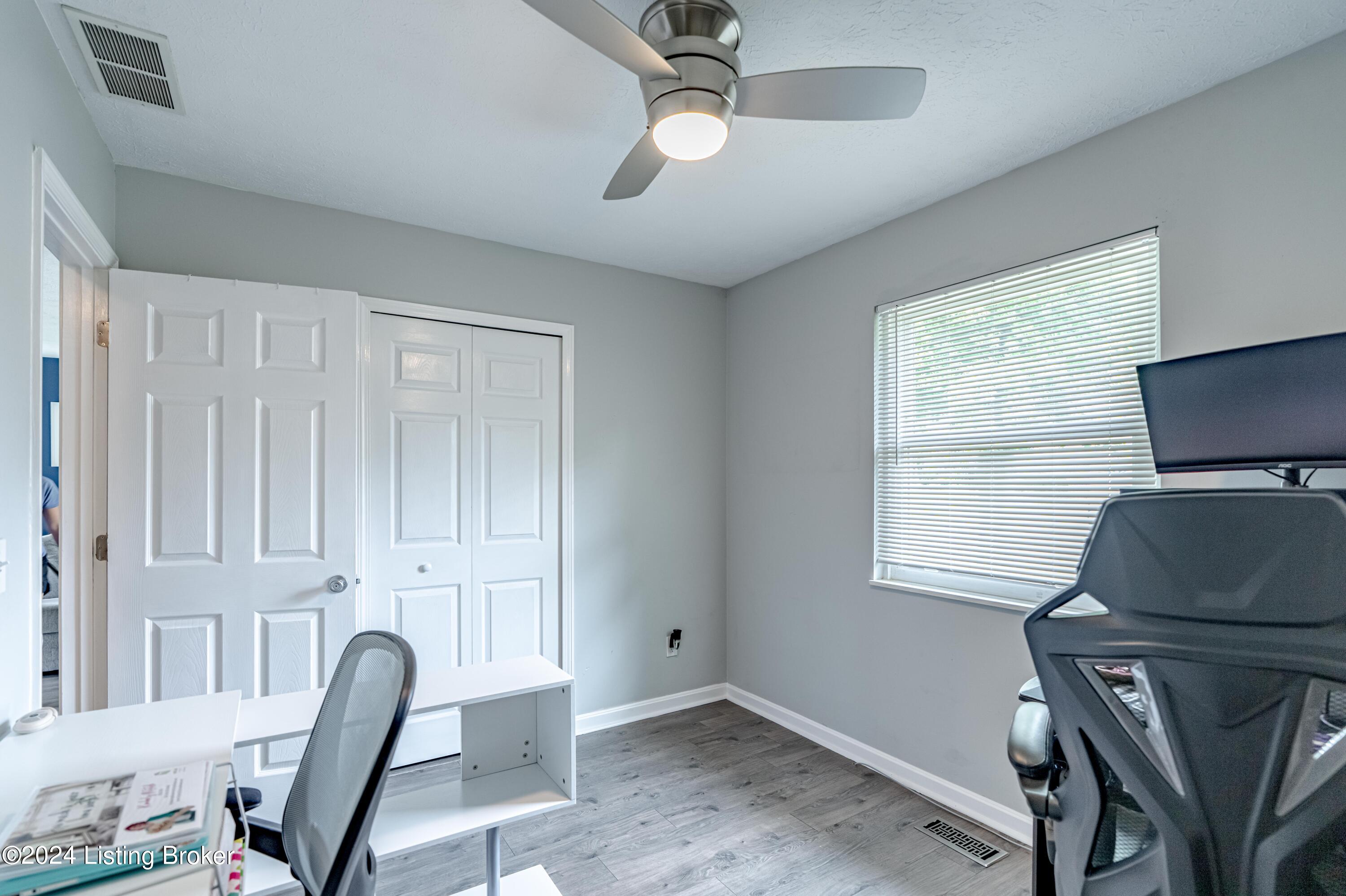 8219 Roseborough Road Louisville, KY 40228 - Photo 19 of 37 DSC00560