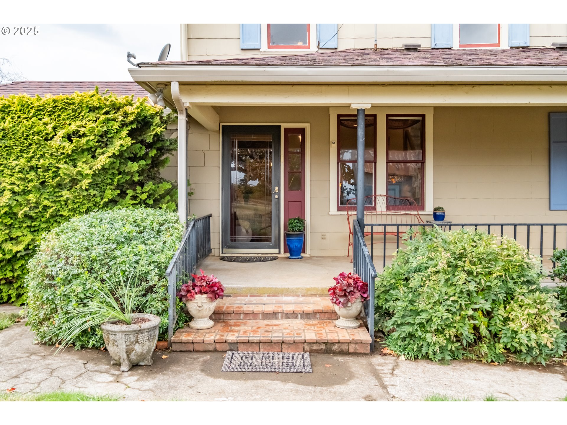 39986 Gisler Road Scio, OR 97374 - Photo 11 of 45 a front view of a building