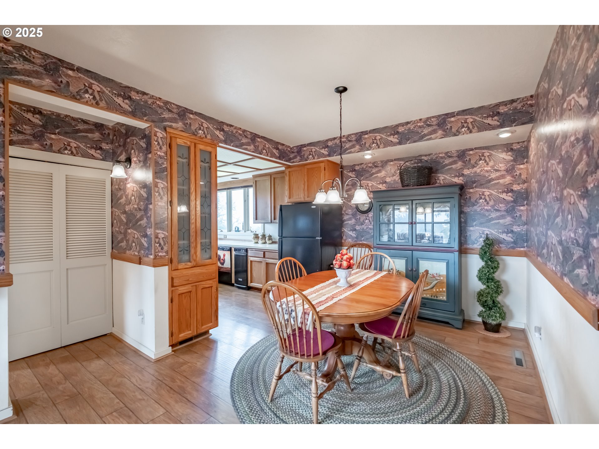 39986 Gisler Road Scio, OR 97374 - Photo 16 of 45 a outdoor space with furniture