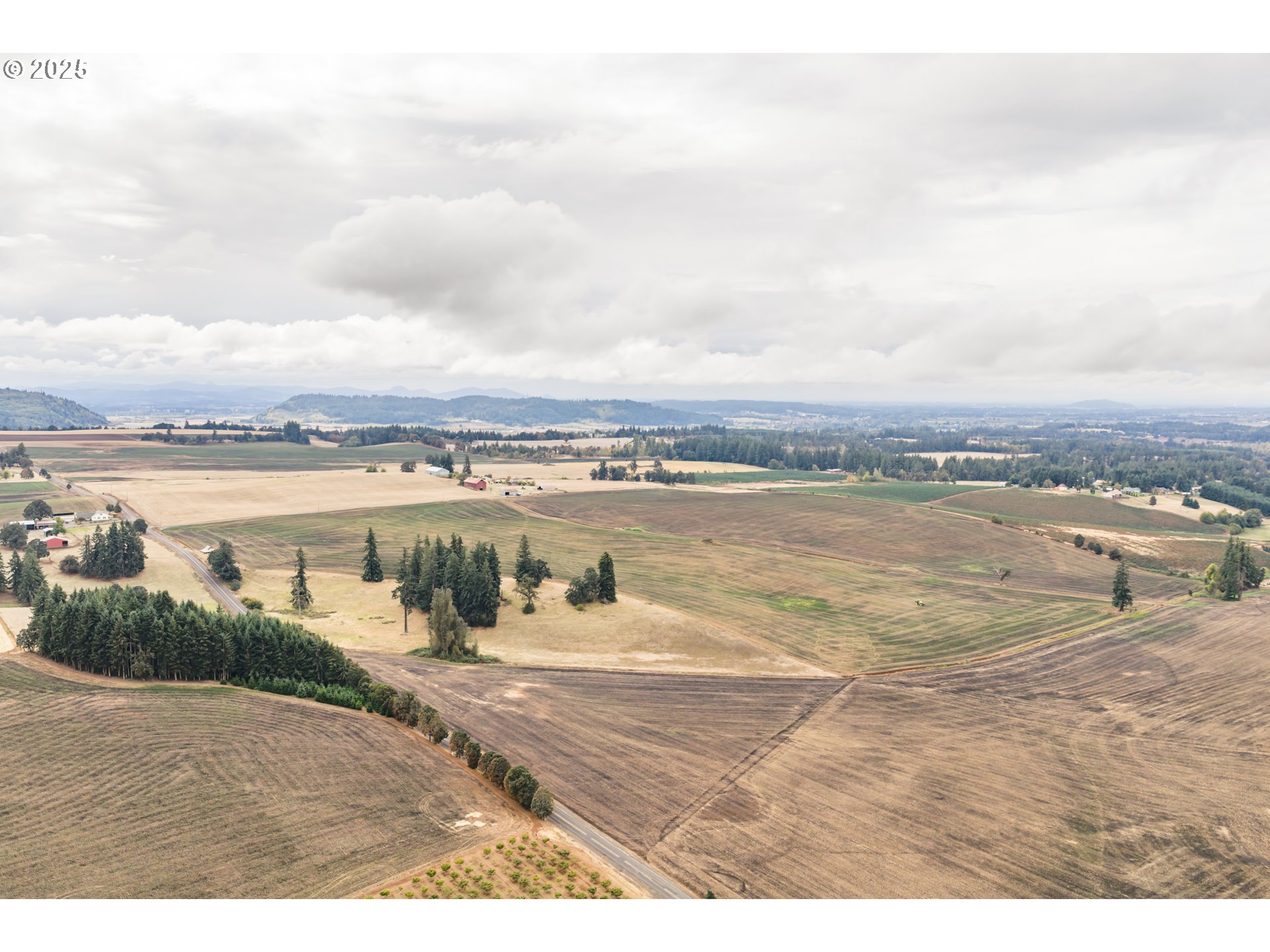 39986 Gisler Road Scio, OR 97374 - Photo 24 of 45 a view of a ocean with city