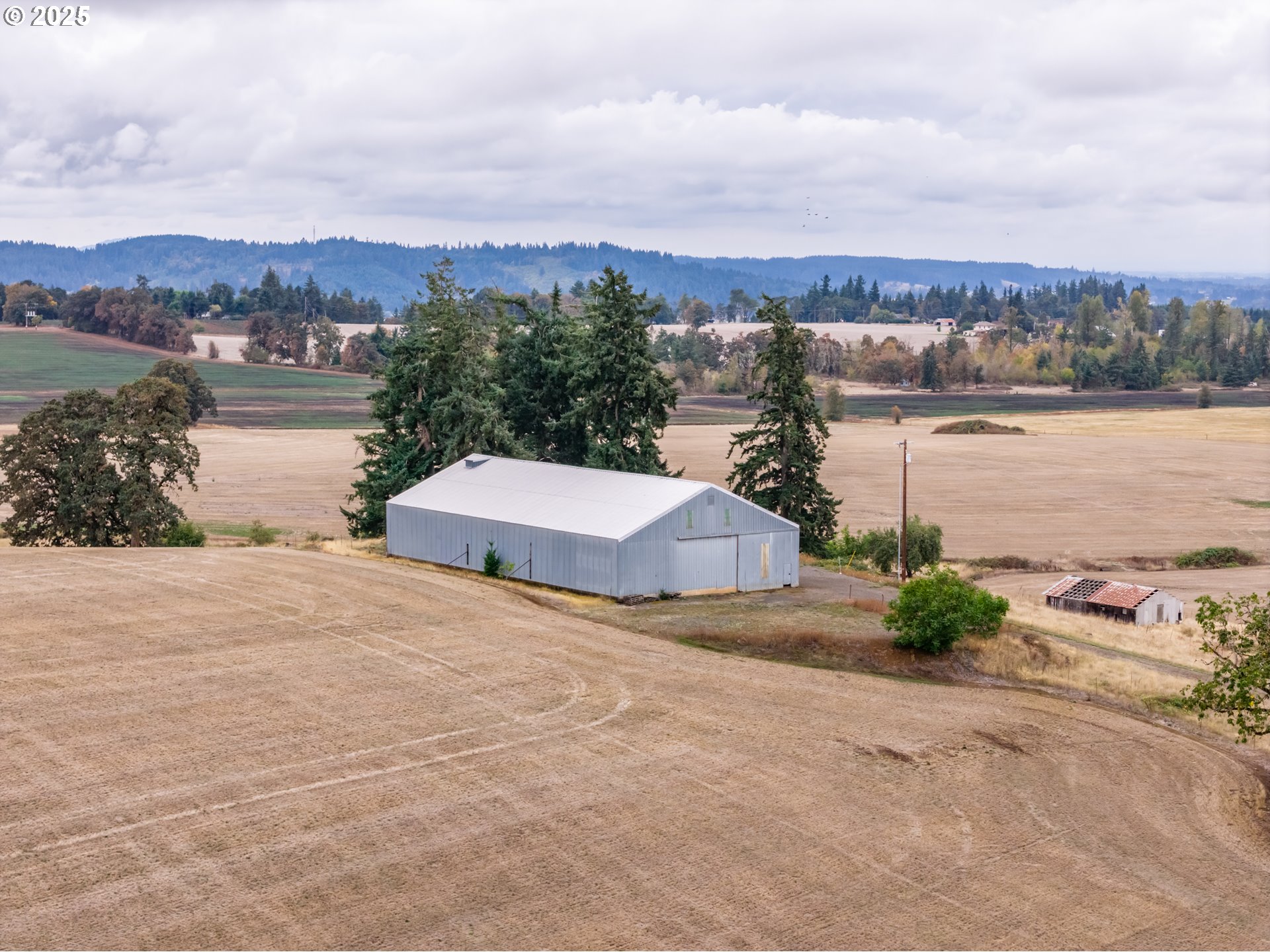 39986 Gisler Road Scio, OR 97374 - Photo 30 of 45 a view of a lake next to a building