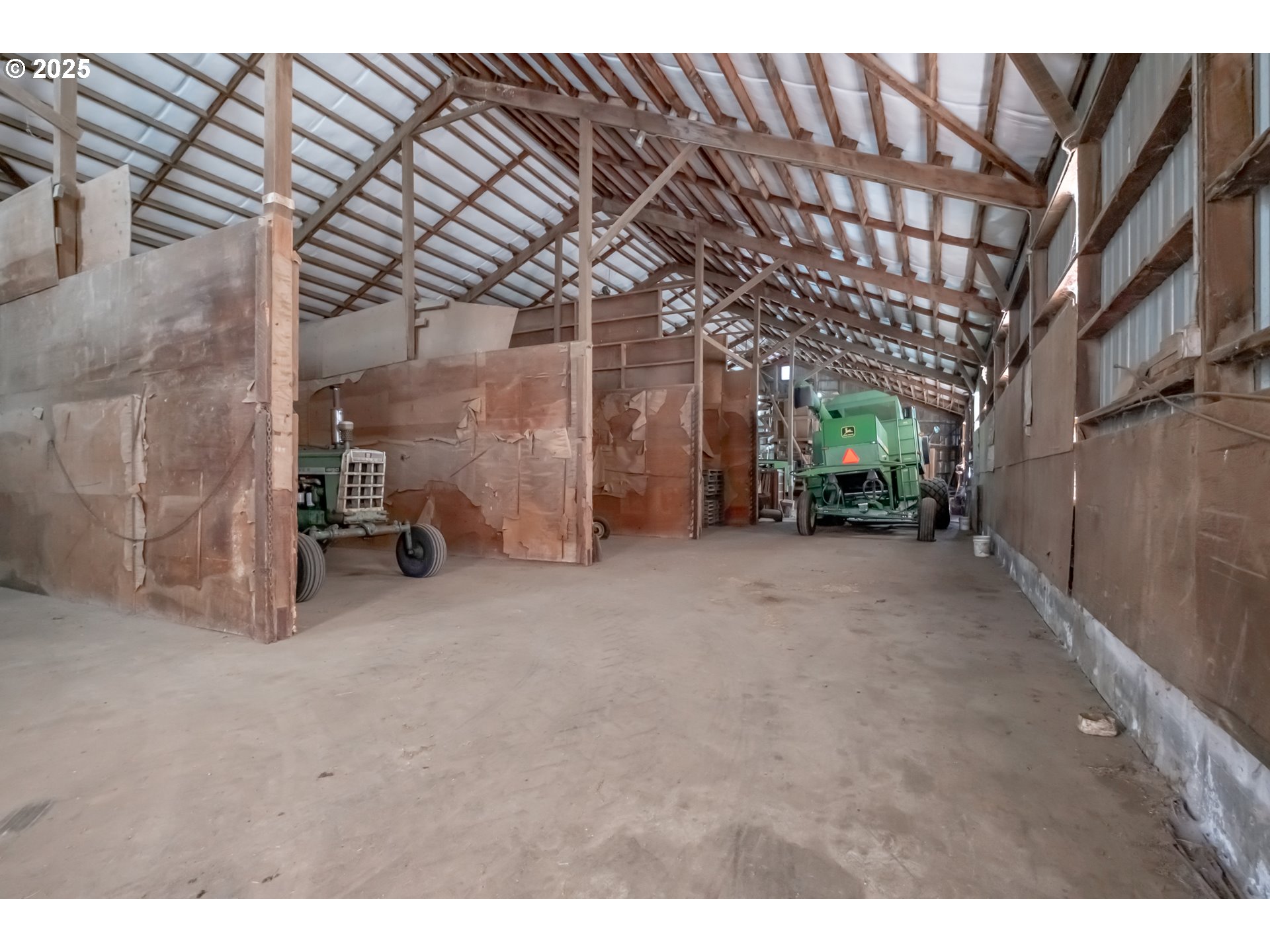 39986 Gisler Road Scio, OR 97374 - Photo 31 of 45 a view of empty room with furniture