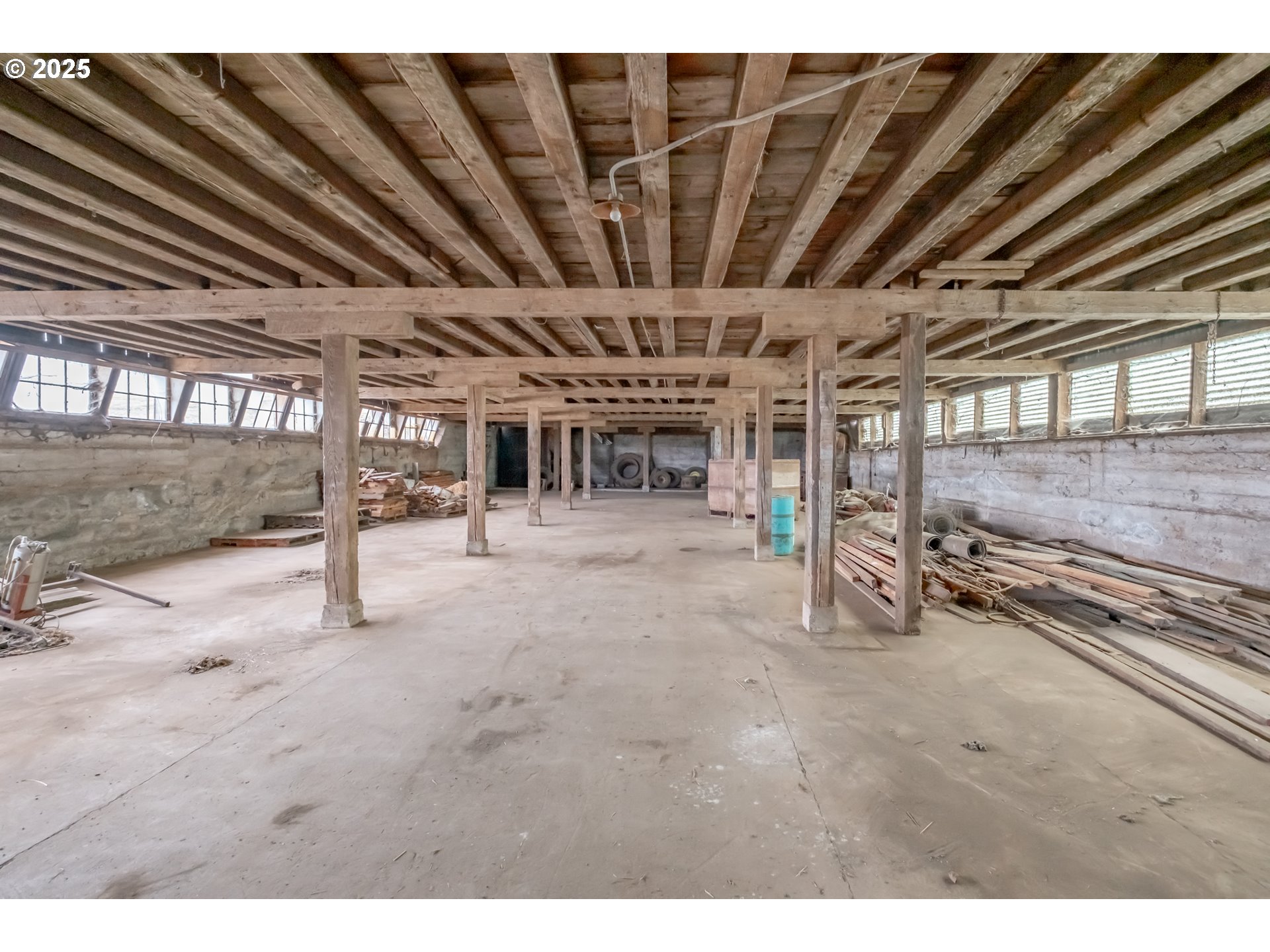39986 Gisler Road Scio, OR 97374 - Photo 40 of 45 a view of a room with gym equipment