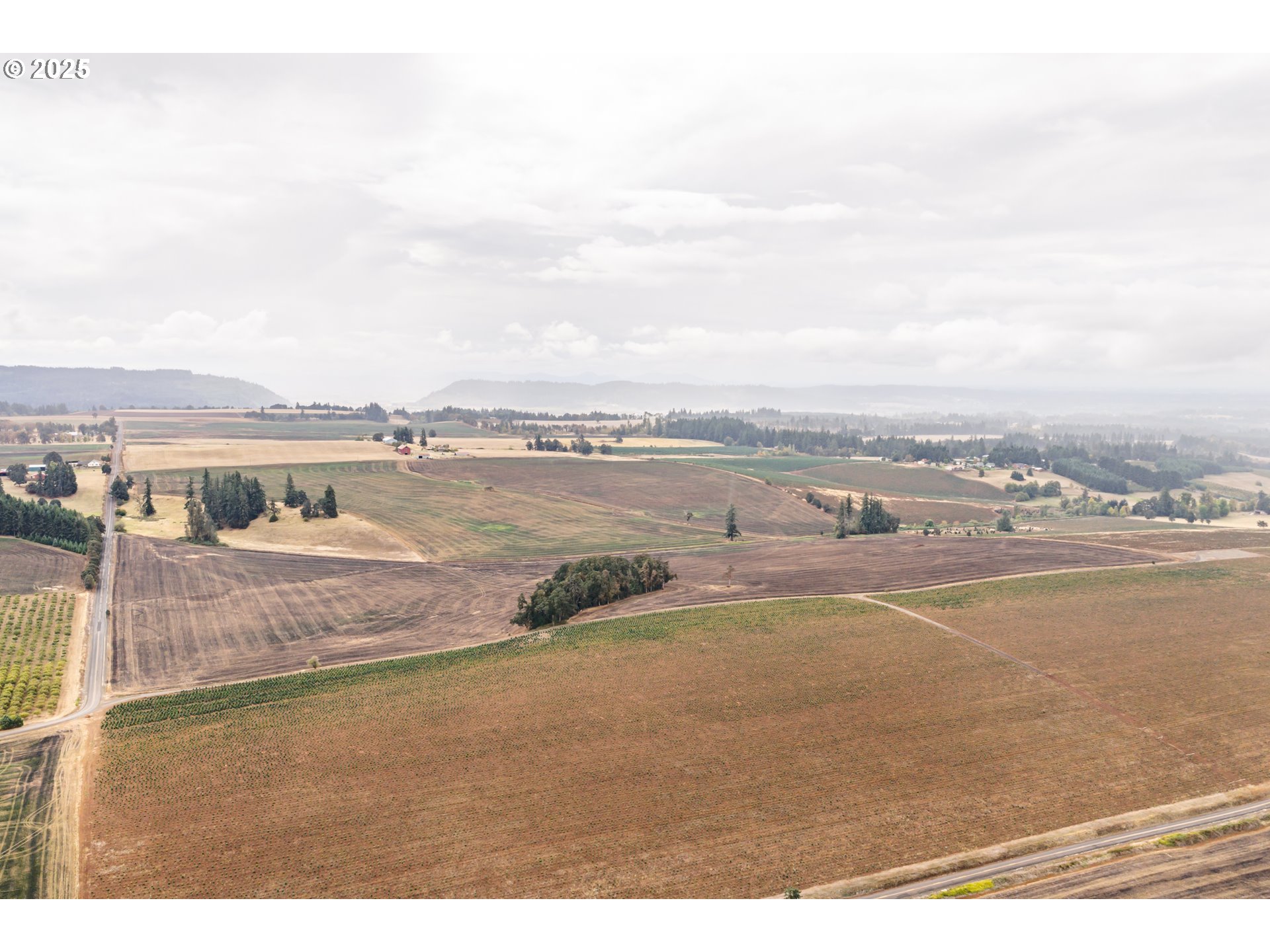 39986 Gisler Road Scio, OR 97374 - Photo 4 of 45 a view of an ocean and city