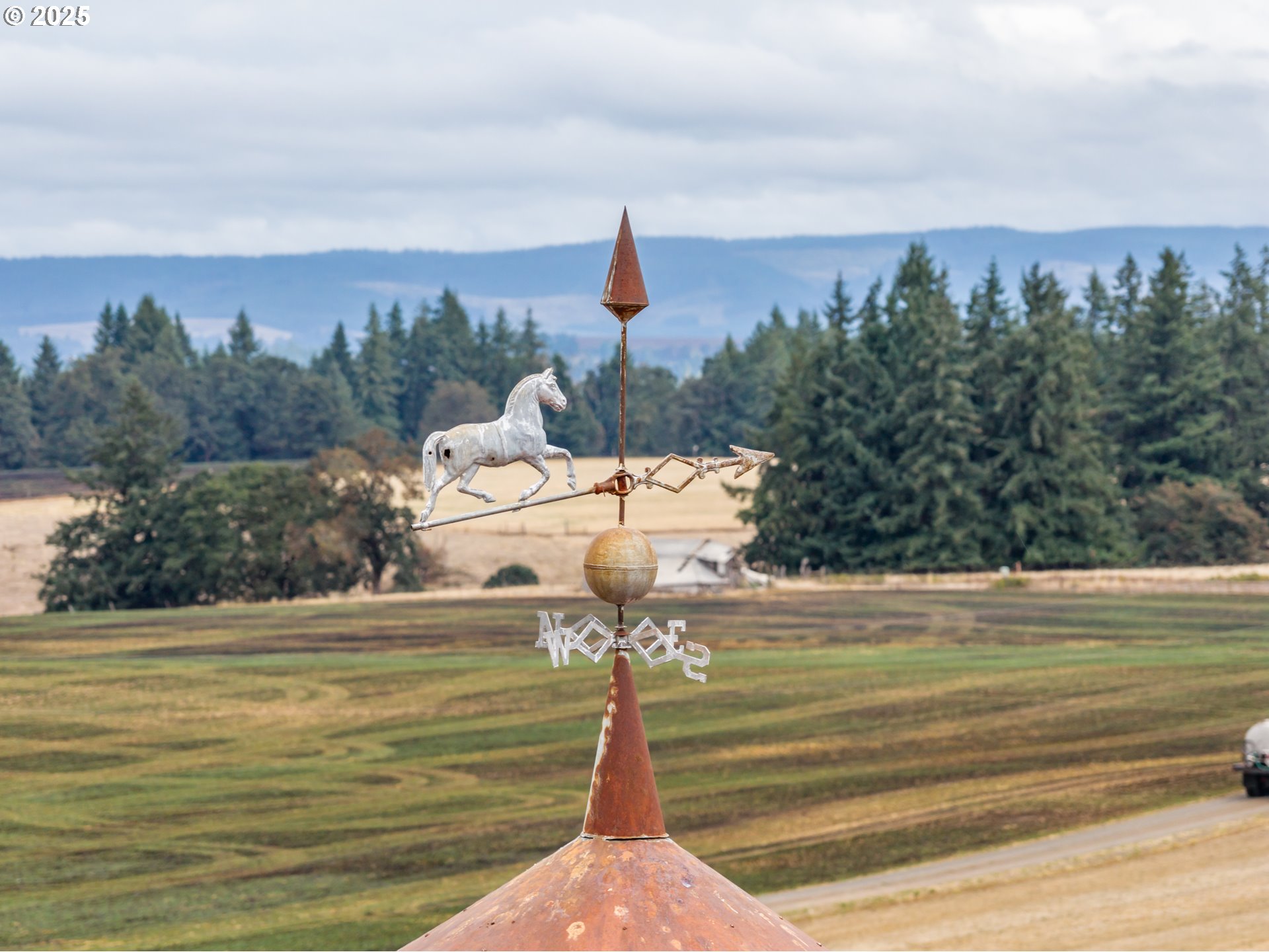 39986 Gisler Road Scio, OR 97374 - Photo 8 of 45 a terrace with a table and chairs in patio