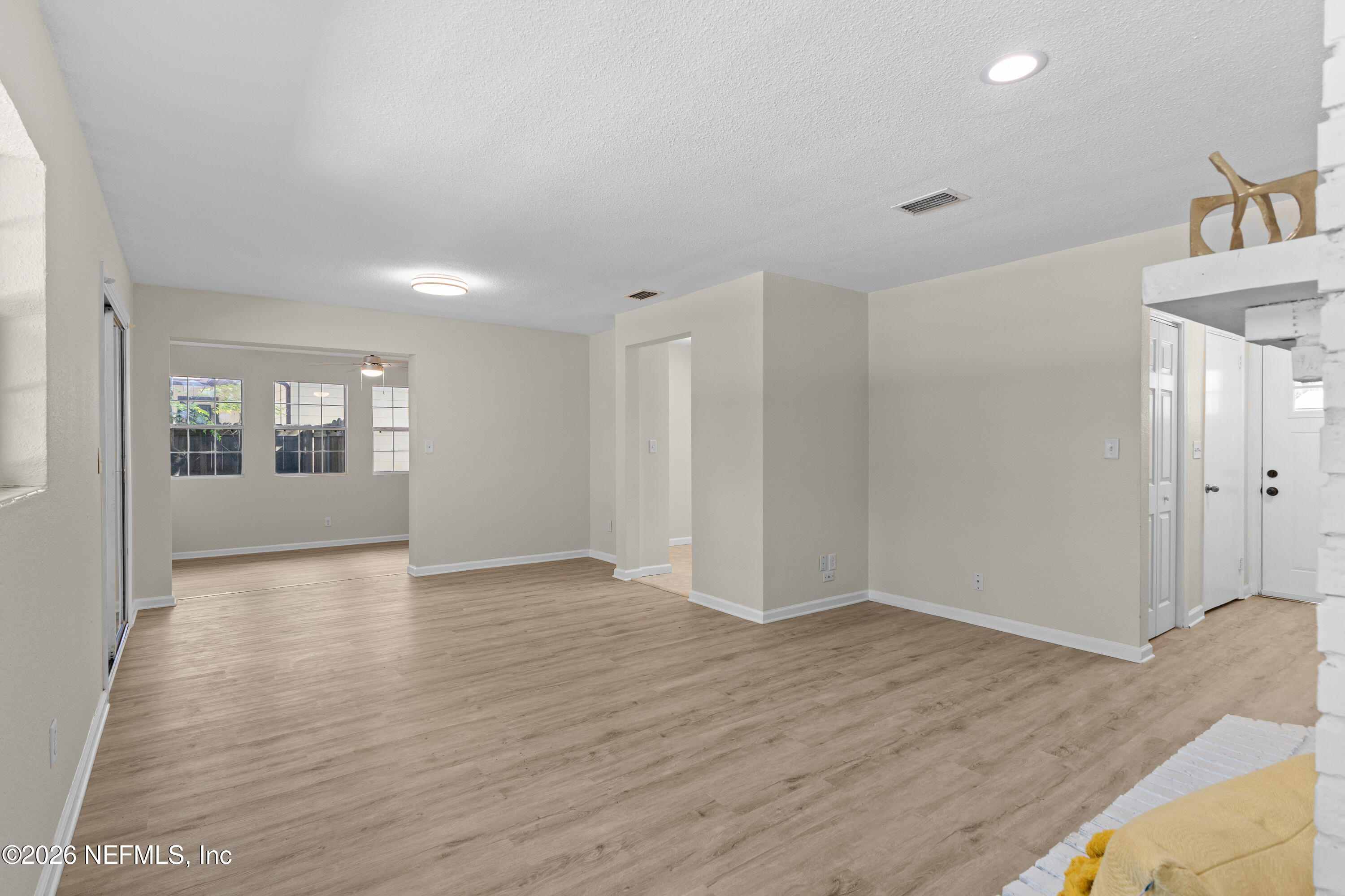 628 Matterhorn Road Jacksonville, FL 32216 - Photo 11 of 43 Living Space