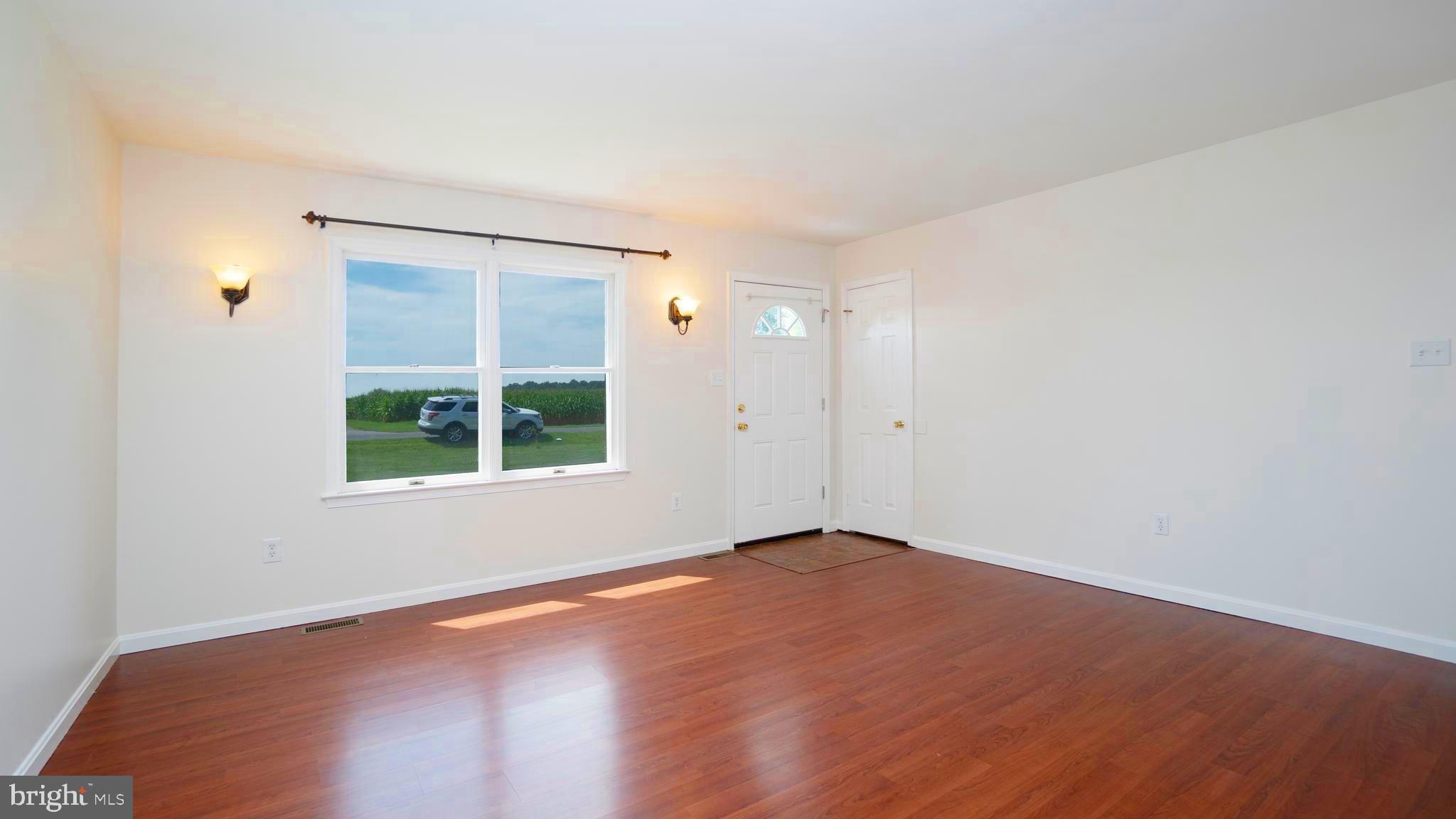 6592 Covingtons Corner Road Bealeton, VA 22712 - Photo 3 of 21 Family room