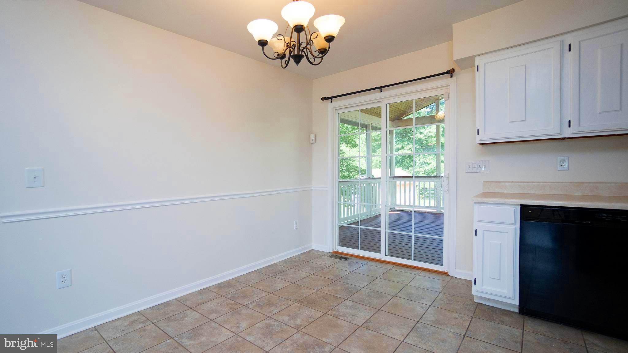 6592 Covingtons Corner Road Bealeton, VA 22712 - Photo 5 of 21 Breakfast area
