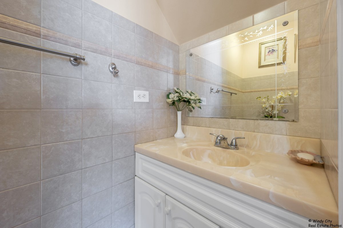 1346 South Lorraine Road, Unit E Wheaton, IL 60189 - Photo 11 of 15