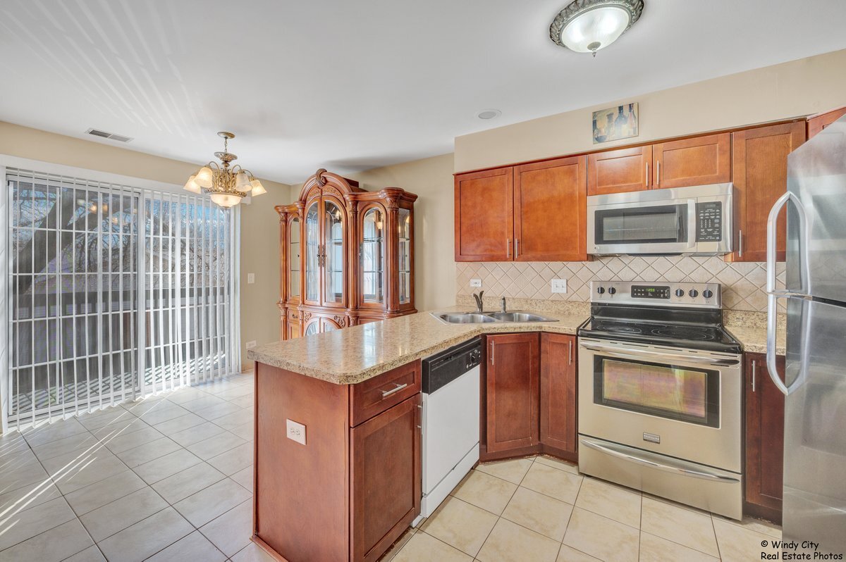1346 South Lorraine Road, Unit E Wheaton, IL 60189 - Photo 7 of 15
