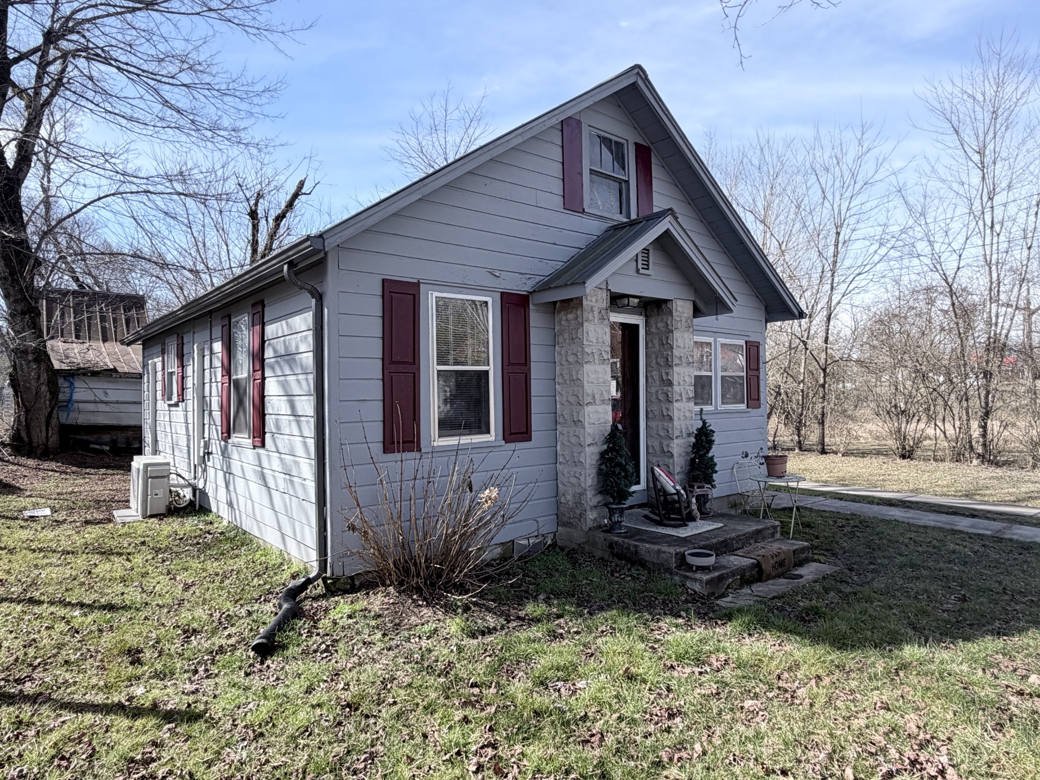 962 3rd Street Tracy City, TN 37387 - Photo 24 of 35 a front view of a house with a yard